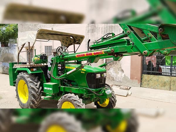 John Deere 5105