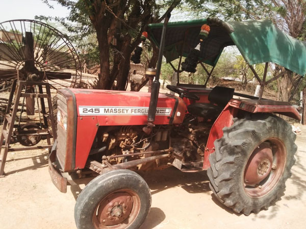 Tafe (Massey)Massey Ferguson 245 DI